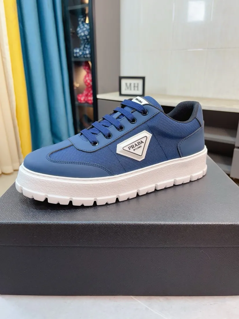 Men's shoes 💰440🌹🌹Prada 〈prada〉 luxury and fashionable high-end products ✊🔥The perfect last shape and top-notch handcrafting make this shoe immediately create a strong aristocratic atmosphere. Imported first-layer cowhide with brogue carving crafts💋Genuine leather lining🎶Rubber combination outsole specially imported from France for leather shoes😍Color: Mysterious Black☕️Size 38～44